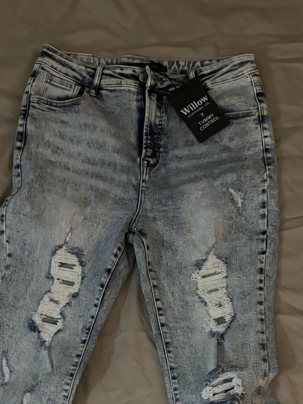 NWT Viral Willow Lainey Tummy Control Acid Light Wash Denim Flare